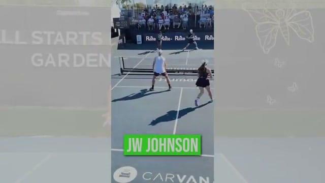 JW Johnson 是純 flick 的天花板,伸直的手臂加純手腕快速抽動